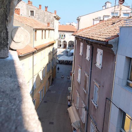 Studio On Main Pedestrian Street Apartamento PUY Quarto foto