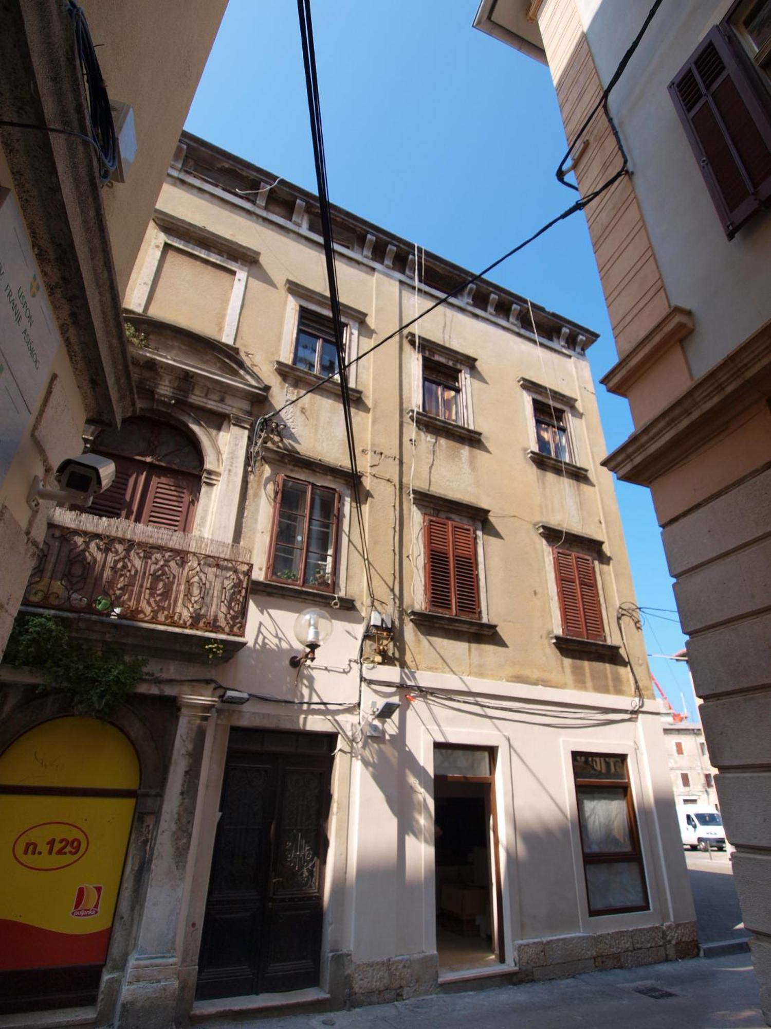 Studio On Main Pedestrian Street Apartamento PUY Quarto foto